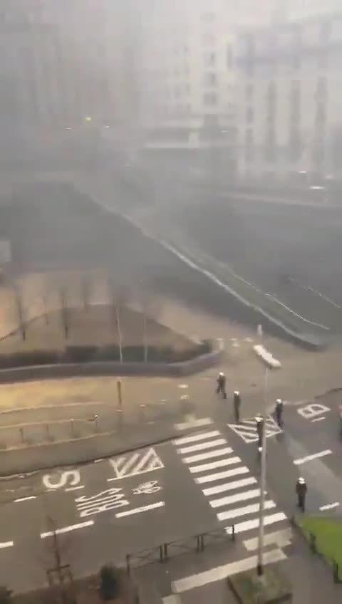 Farmers have occupied the surroundings of the European Parliament