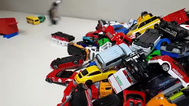 Throw the crashed car toy to the junkyard. car toy play