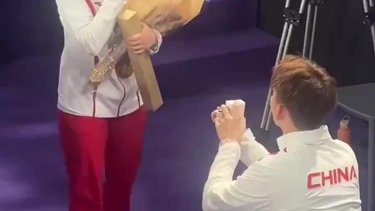 Chinese Olympics Gold Winner Marriage proposal at olympics 2024 goes Viral