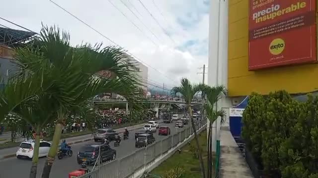 Continúan las protestas en Bucaramanga y el área en la tarde de este lunes