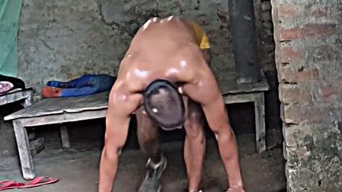 Hulk men outdoor workout