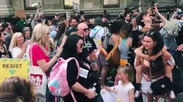 DÂN NHẬN BIẾT SỰ DỐI TRÁ CỦA CHÍNH TRỊ 🇺🇸LONDON, PEOPLE AWAKE TO THE LIES OF POLITICIAN
