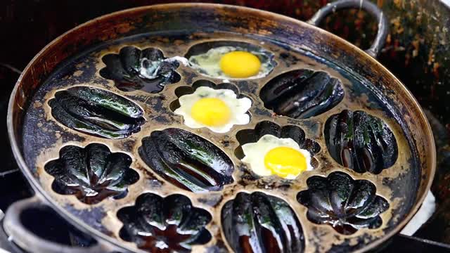 Bangkok Street Food - Fried Eggs and Pandan Cakes