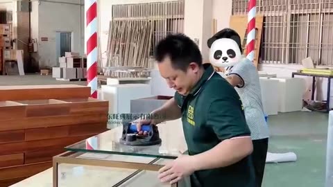 High-end jewelry showcase glass installation
