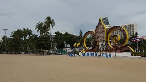 PATTAYA CITY beach rd monellipattaya.com