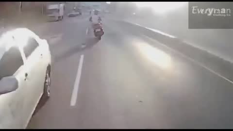STUPID BIKE RIDERS AND EPIC MOTORCYCLE RIDING FAILS COMPILATION 2017 HD