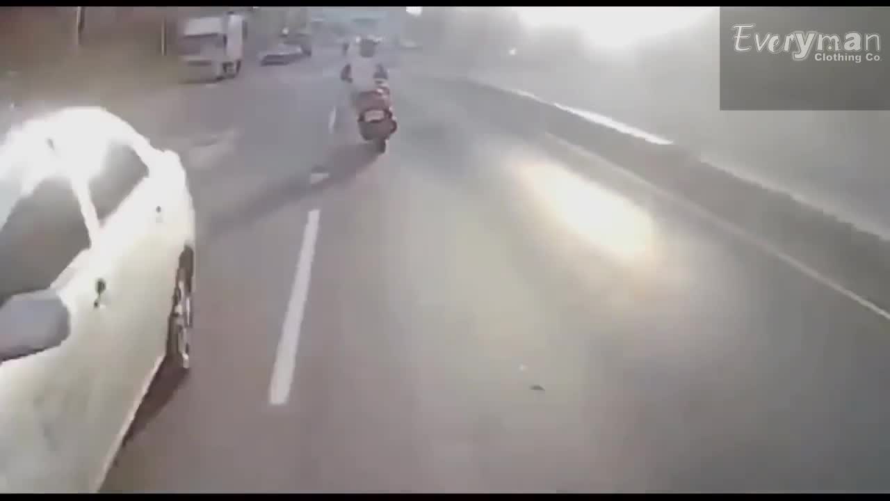 STUPID BIKE RIDERS AND EPIC MOTORCYCLE RIDING FAILS COMPILATION 2017 HD