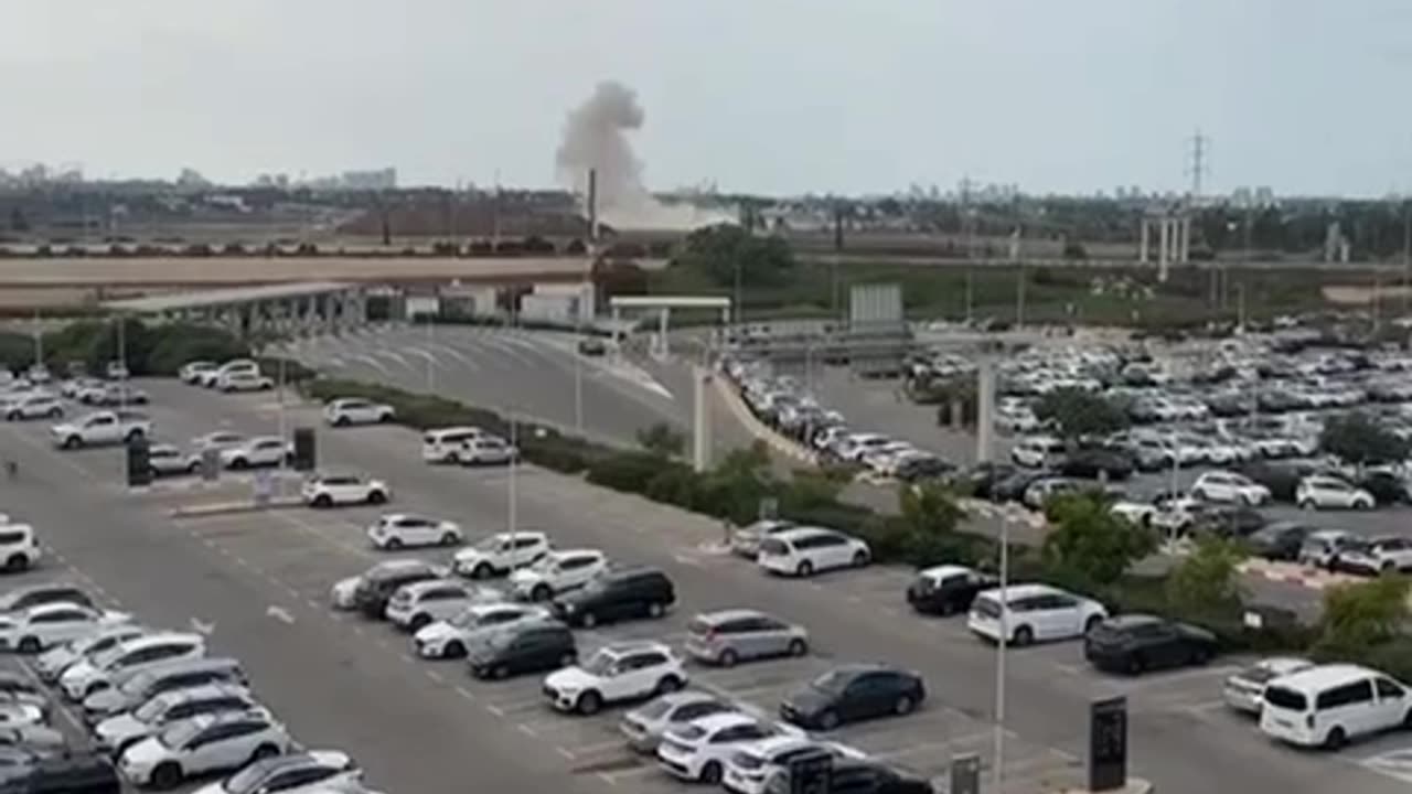 Missile impact in Ben Gurion airport