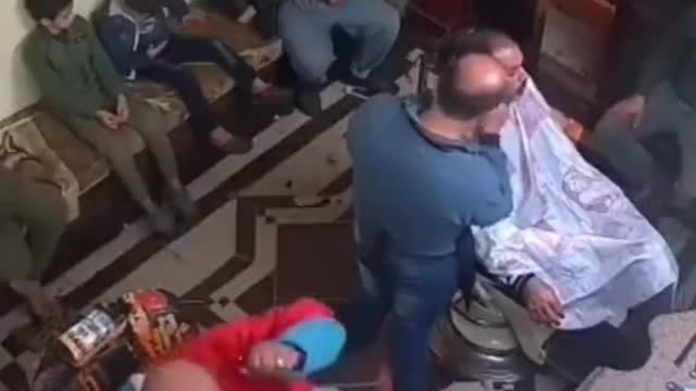 OMG🤣😂🤣 fire on the man head😄😅 too much funny barber shop after corona virus new clip