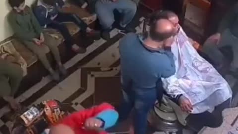 OMG🤣😂🤣 fire on the man head😄😅 too much funny barber shop after corona virus new clip