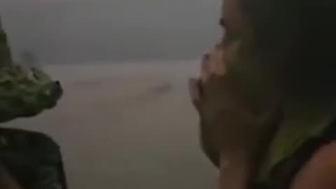 People are literally trapped in the ocean due to fires on the island of Maui 😨