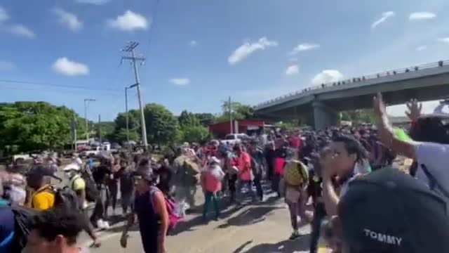 Migrant caravan has overrun a roadblock set up by forces of Mexican Instituto Nacional de Migración.