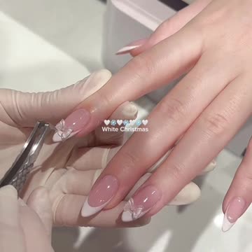 Dreamy White Christmas Nails to Sleigh the Holidays ✨❄️