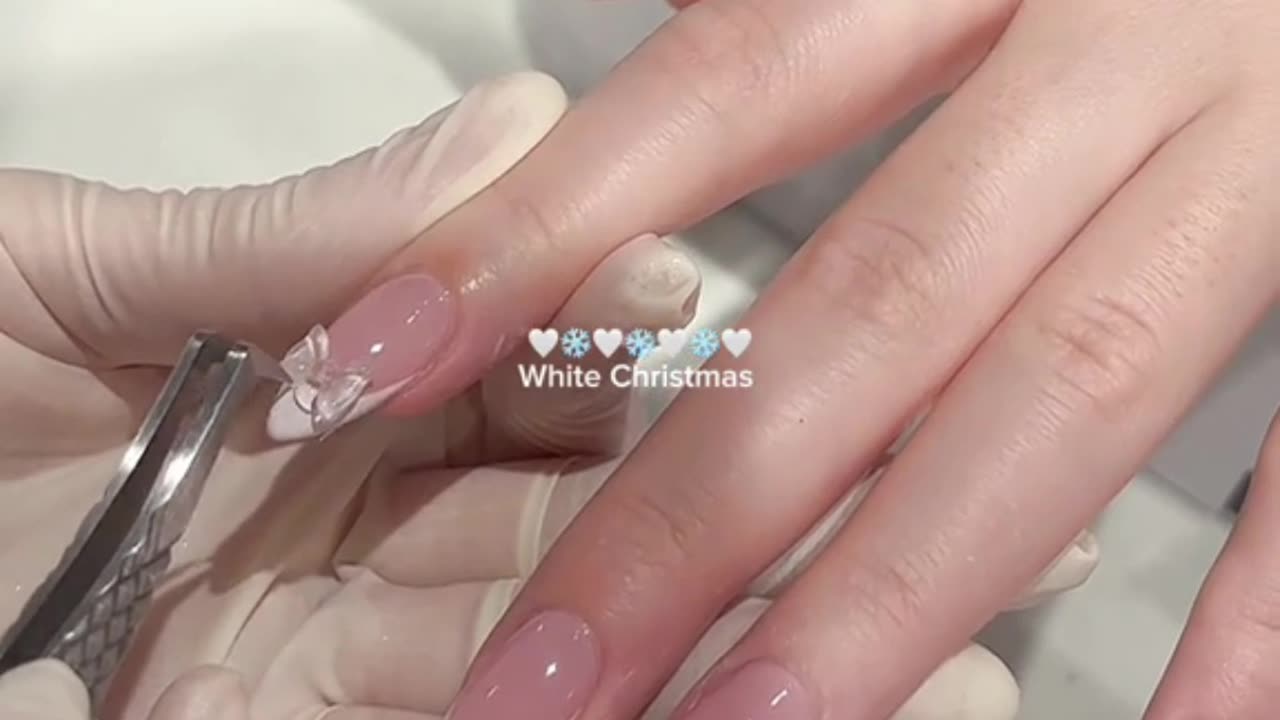 Dreamy White Christmas Nails to Sleigh the Holidays ✨❄️