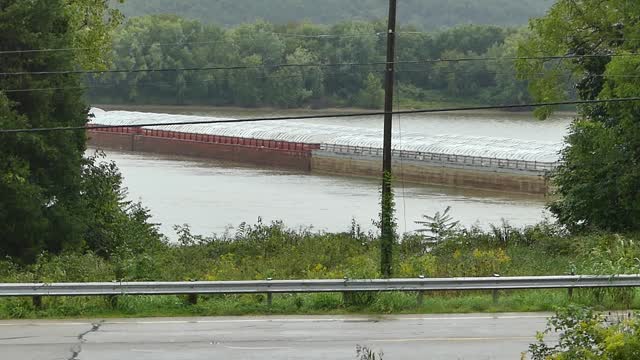 Ohio River Barge Does 180, Part 1