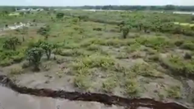 Mancha de petroleo en el río Magdalena