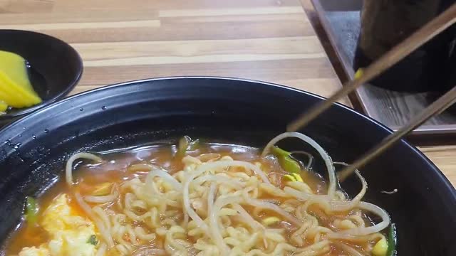 Korean Sprout bean ramen noodle soup and Ra-bbo-ki stew!