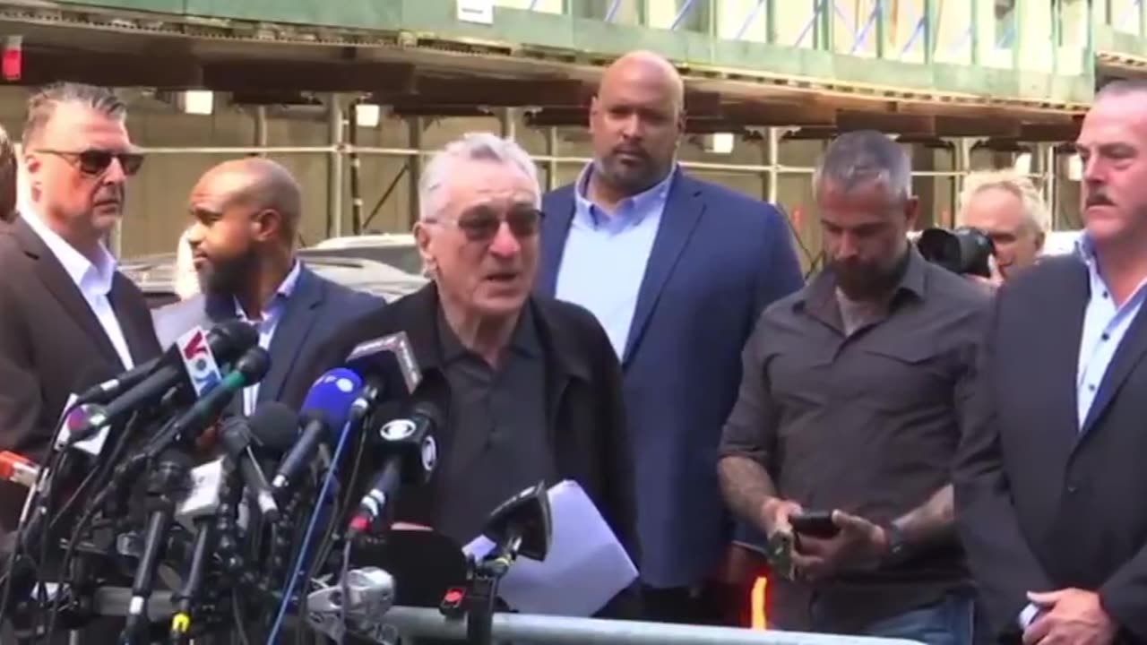 Robert De Niro to Trump supporter: "I don't even know how to deal with you my friend"