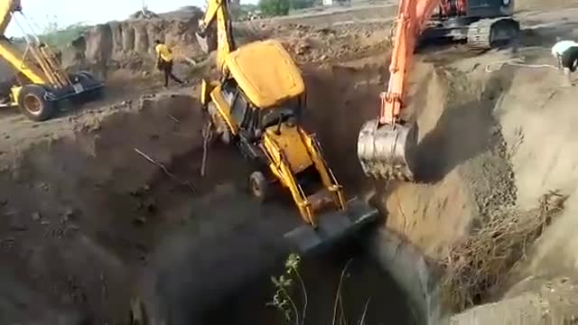 Jcb machine accident