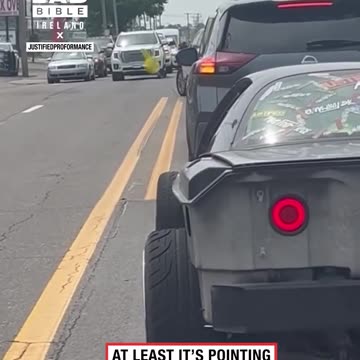 Drift car’s unbelievable turn signal