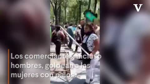 Golpean a feministas