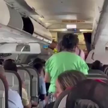 Flight delayed hour after child on board refuses to buckle seat belt