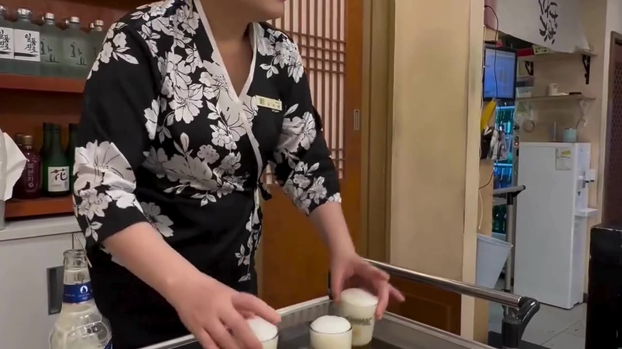 Famous Style to open the Bottle of Beer / wine / alcohol
