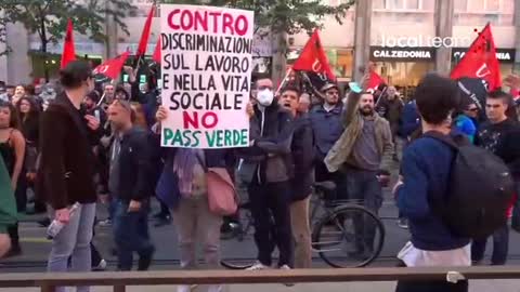 Manifestanti No Green Pass per la Libertà VS CGIL: I fascisti siete voi!