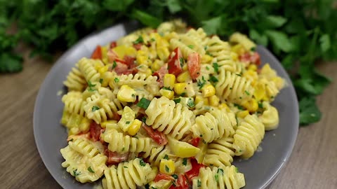 Creamy pasta with vegetables. Quick and delicious recipe!