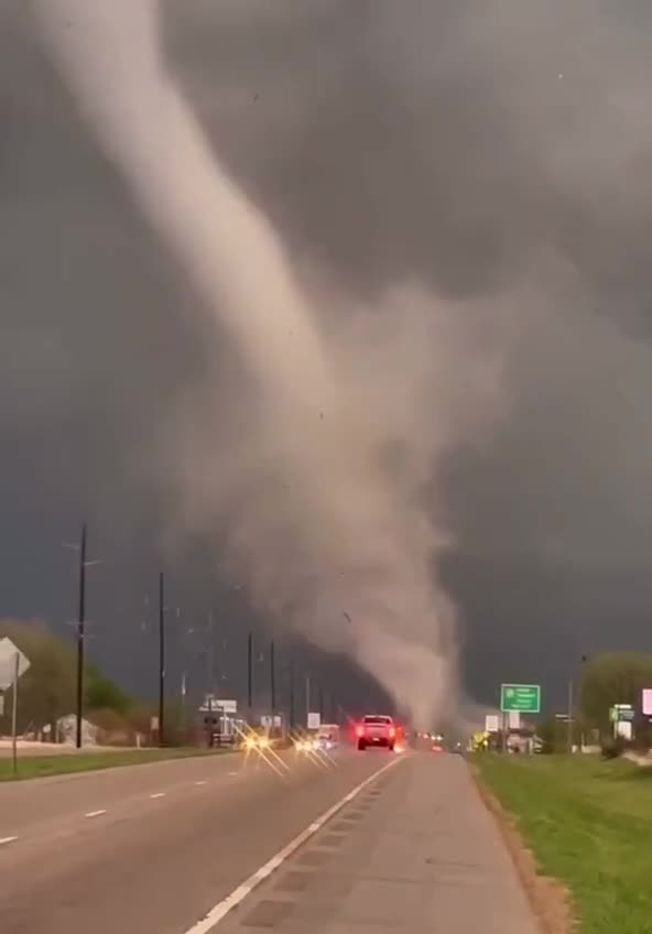 Massive tornado leveled several structures in Kansas State’s city Andover in US
