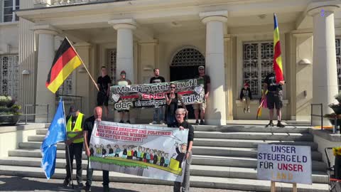 Malchin - Zum Abschluß der heutigen Kundgebung 17-07-2022