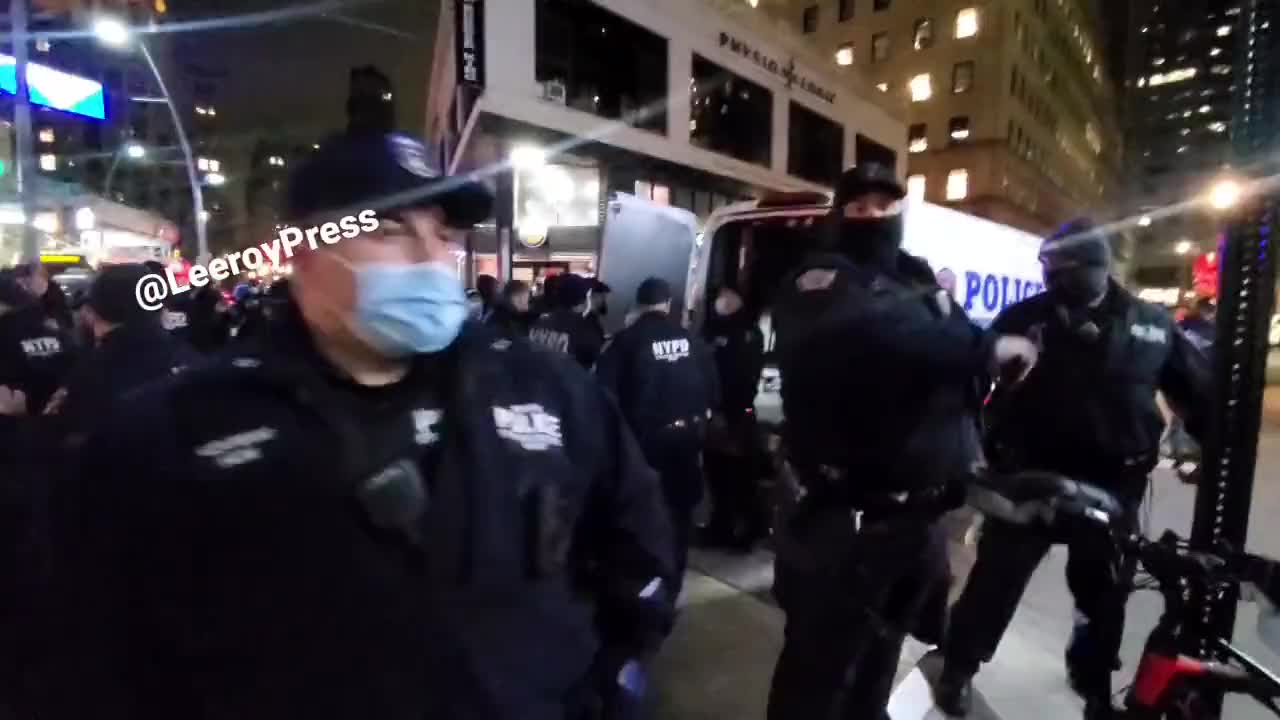 NYPD arrests several protesters for entering Burger King without a vaccine passport | NEWS-19