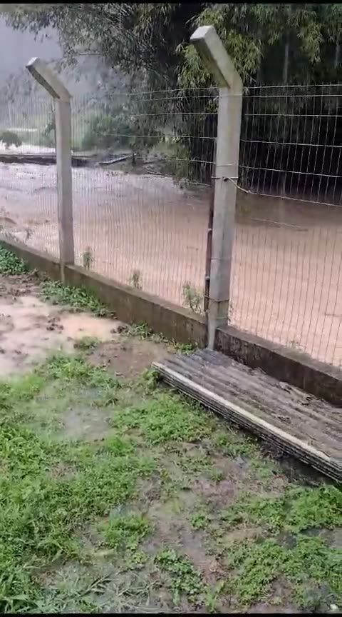 Chuva em SC: moradores ilhados, estradas interditadas e prejuízos