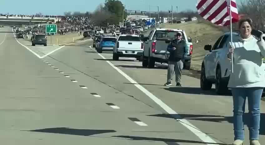⚡️🇺🇸 VIDEO THOUSANDS of supporters show up to witness HISTORIC convoy