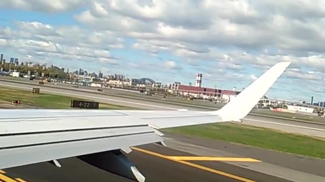 plan take off from new york airport