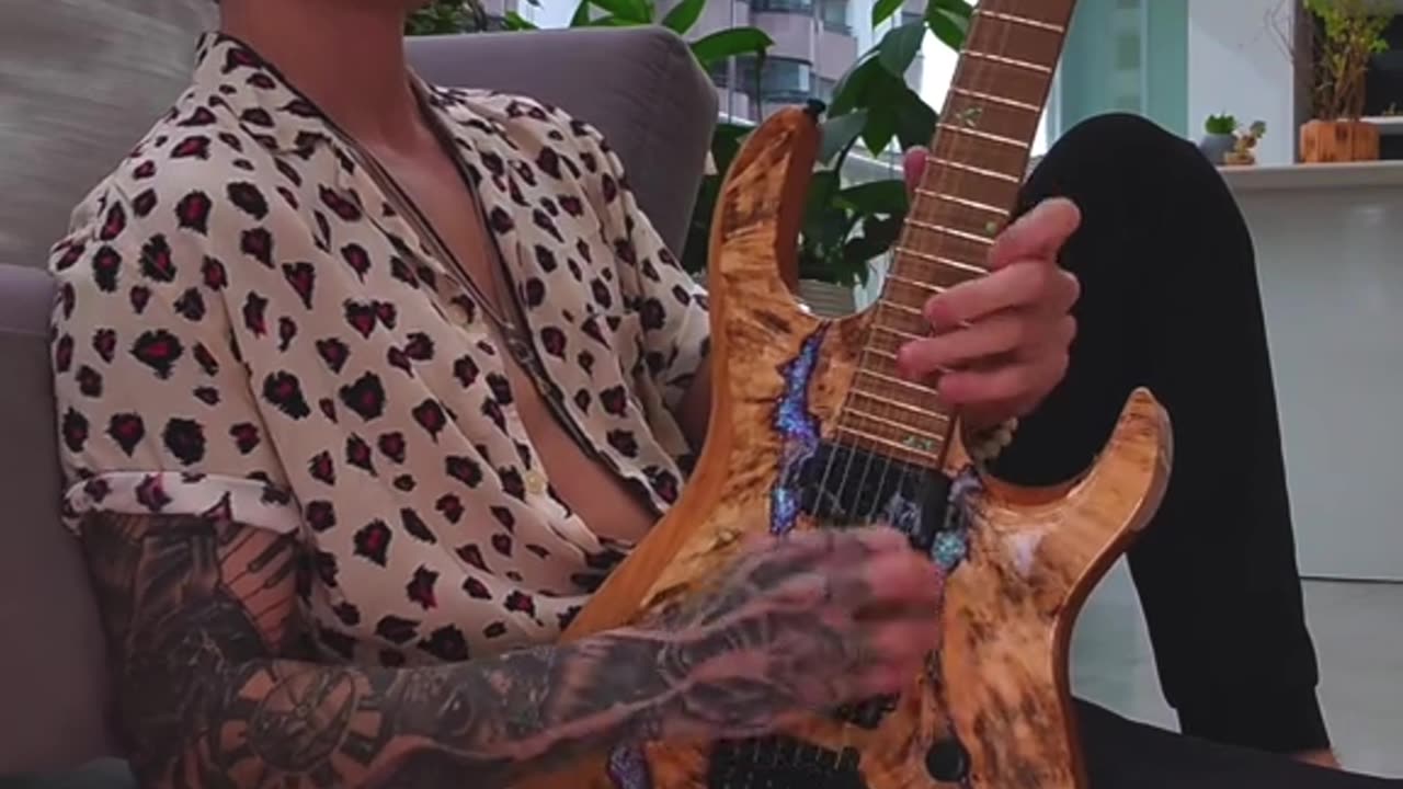 Adele was begging for guitar