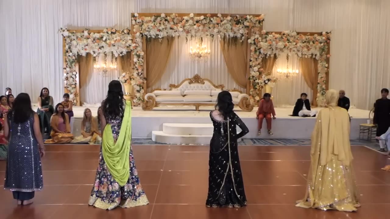 Aaja Nachle Mehndi Dance 2023