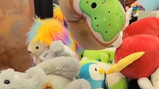 The BEST way to getSQUISHMALLOWS from theclaw machine
