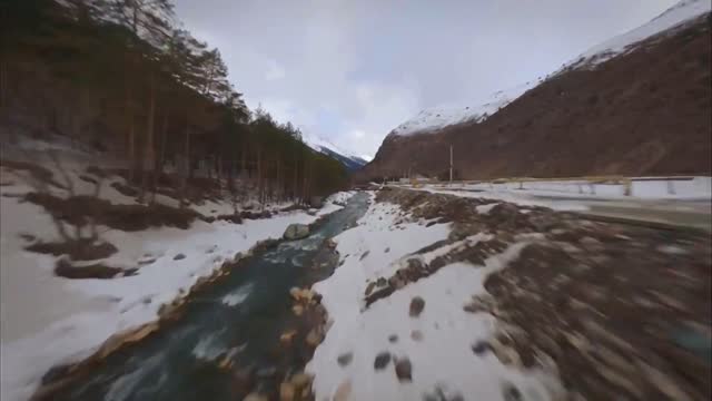 The beauty of streams and rivers in winter