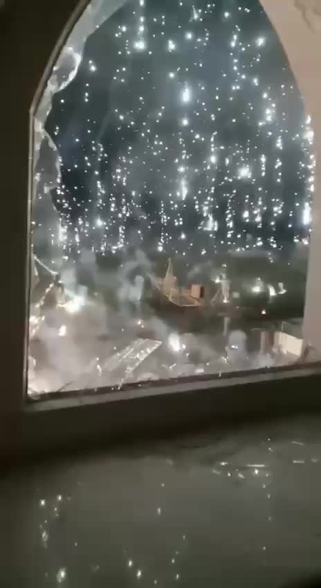 Ukraine, Maryinka: Russia providing to the Ukro-Nazis "disco effects"