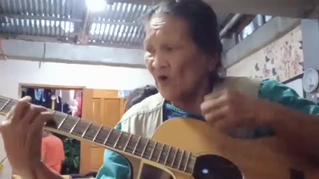 Frauline sung by an old woman