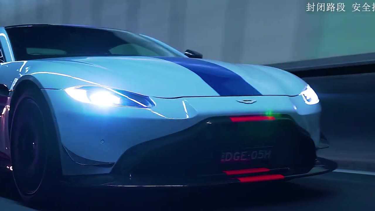 #AstonMartin The night will definitely be very desolate, there must be a #supercar light ahead