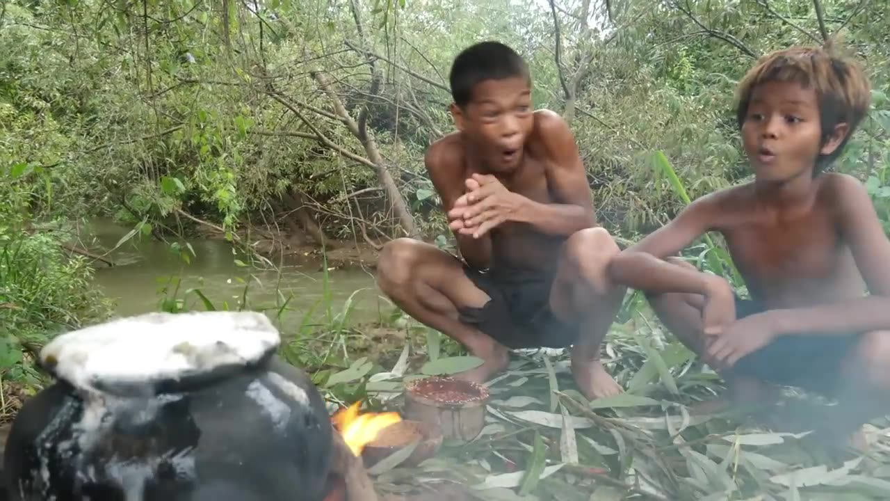 Primitive Technology - Kmeng Prey - Cooking Snails