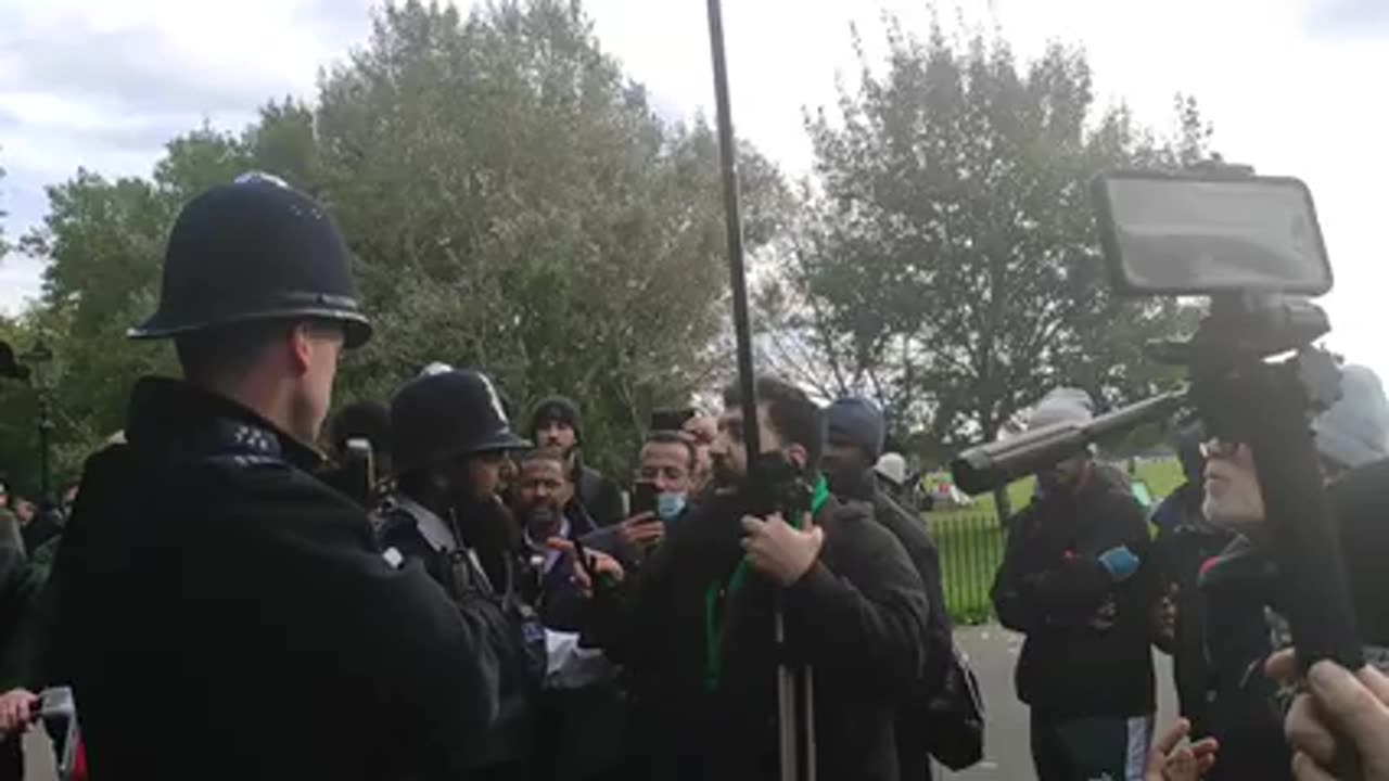 Big T Heated Crowd Speakers Corner