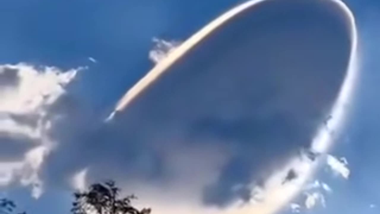 Have You Seen This Shape In The Sky ? ( UFO 🛸)