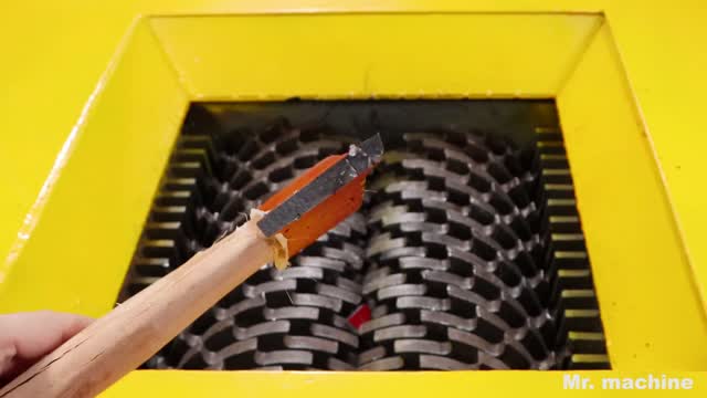 Turtle VS Shredder ! Test the hardness of the turtle shell. It lets people release the pressure !