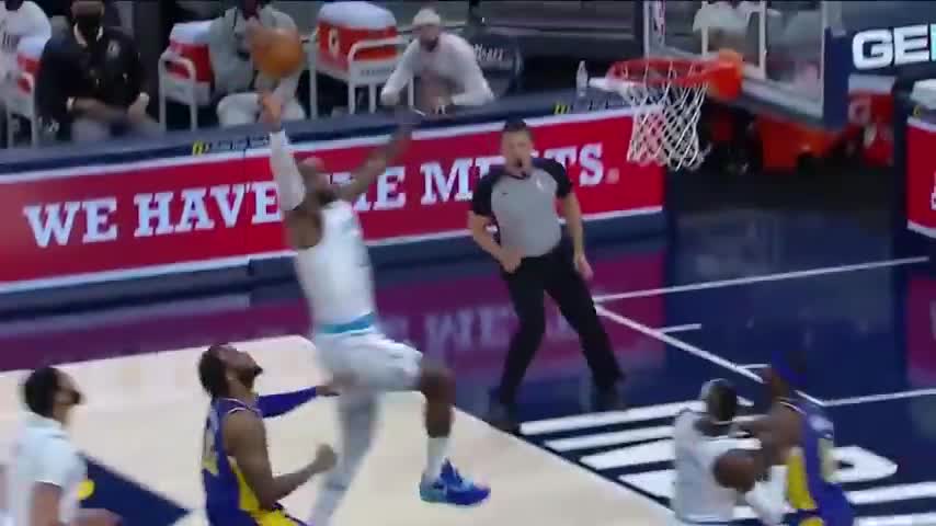 LeBron James shows ankle injury is healed with monster dunk! - Lakers vs Pacers