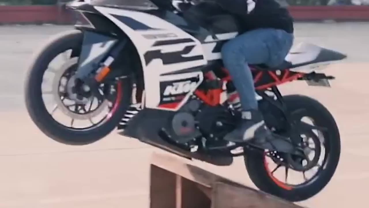 Wait for it 😰 _bike _automobile _bikefail _bikelife _rider