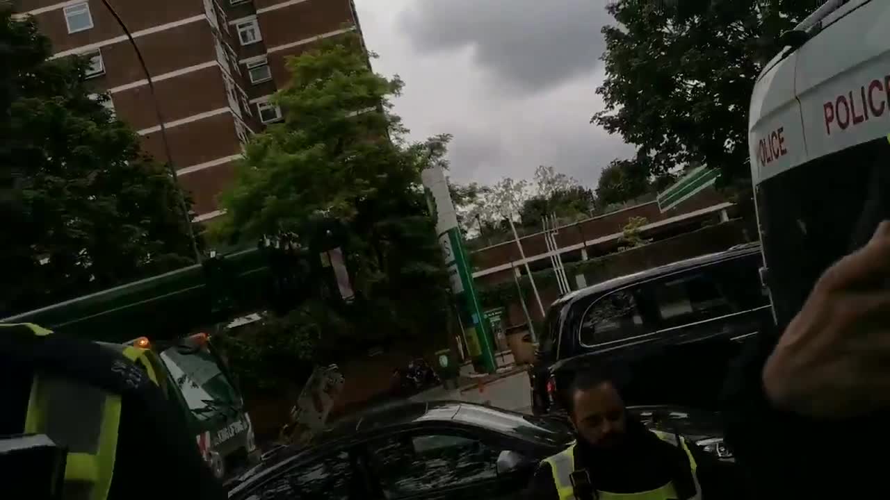 Police sitting in their vans no masks, they weren’t happy about it, hypocrites the lot of them