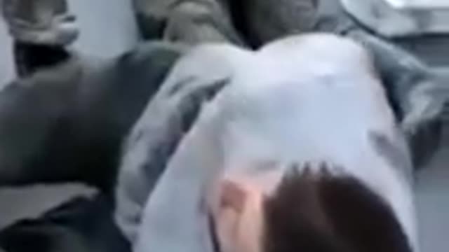 Ukrainian soldiers execute POW?